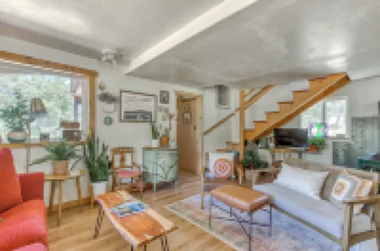 Cozy Cabin "Hygge" Getaway- Explore the Gorge