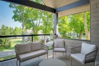 Walk to Lake Charlevoix: 4-Season Retreat - Wifi