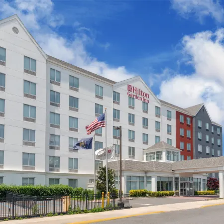 Hilton Garden Inn Queens/JFK Airport Отели рядом с достопримечательностью «Железнодорожная станция JFK Air Train»
