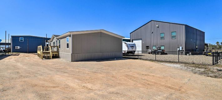 3 Mi to Beach: Home w/ Deck in Port O'Connor! Hotels in Calhoun County