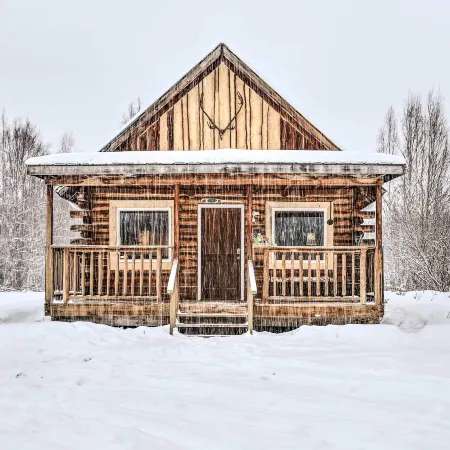 'Snowshoe Cabin' w/ Gas Grill: Fish & Hike!