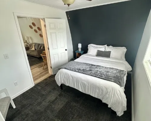 Charming 1-Bedroom House in Charming Calumet Hotels in Calumet