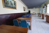 RedDoorz Plus near Universitas Indonesia