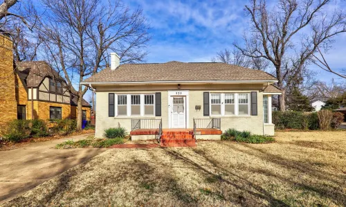 Beautiful & Bright - Walk to OU & the Mont - King Bed, 3 Bedrooms, Fresh Remodel