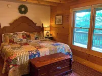 Mountain Views / Golf / Hot Tub / Cozy Cabin!