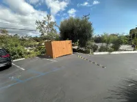 Town and Country Inn - parking