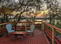 Relax at Sunset Cabin — Panoramic Lakefront Views!