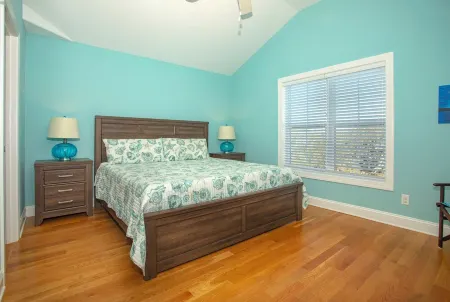 Sea 2 Sea - 4 Bdrm w/ Pool and New Patio - 1 Minute Walk to Beach