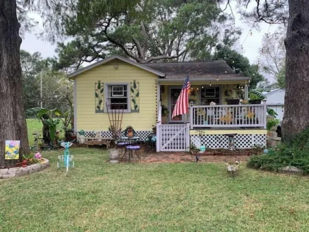 The Mermaid Inn Beach Cottage/ Seabrook/NASA/Kemah