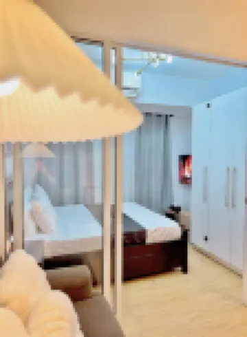 Stunning 42nd Floor Apt with Netflix