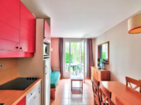 Duplex in Village with Forest View & Lake Nearby