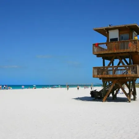 Endless summer in beautiful house with heated pool