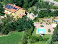 Sunlit home with pool Hotels in Fucecchio