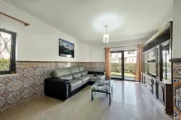 Residential Cul-De-Sac Walking Distance to Centre, Private Pool, Free AC & Wifi