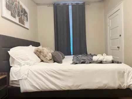 The Harrison F / Steps from Riverfront EVV 1BR/1BA Downtown Apartment