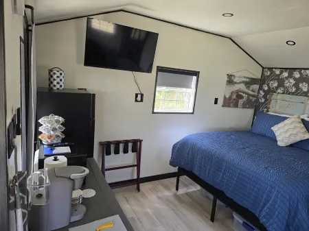 Cozy Cottage With a View in La Grange Отели рядом с достопримечательностью «Tower 3»