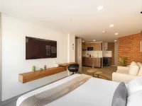 Kyux Hotels near Laureles