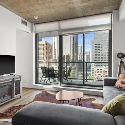 Globalstay. Downtown Calgary Apartments. Free Parking Hotels near Lougheed House