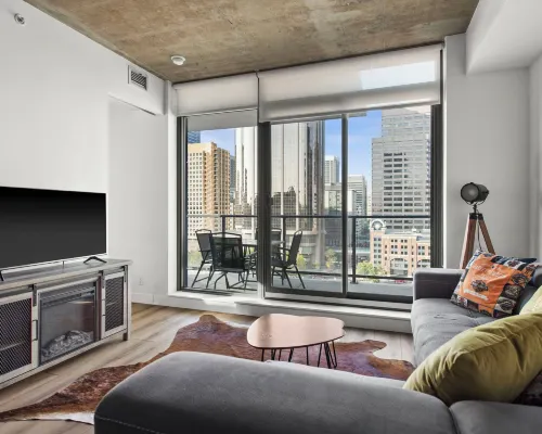 Globalstay. Downtown Calgary Apartments. Free Parking Hotels near Lougheed House