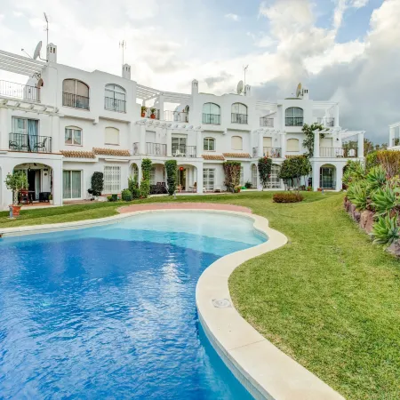 Relaxed Retreat With Pool