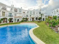 Relaxed Retreat With Pool