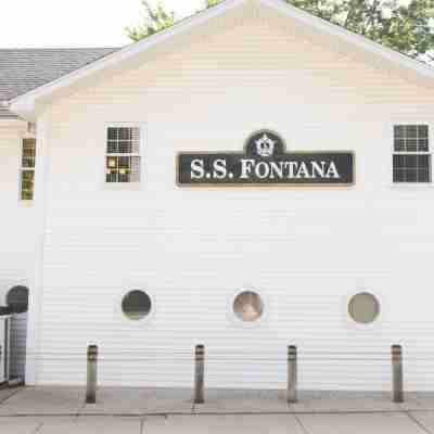 Heaven on Earth! 2 Bdr Fontana Flat, Walk to Lake Hotel Exterior