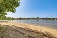 2 MI to the Lake Mecosta Getaway with Fire Pit! - Wifi