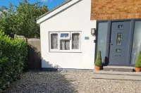 1 Bedroom Annex - 2 Mins From Train Station Các khách sạn gần Saint Mary Magdalene Church