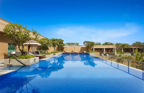 古爾岡皇冠假日酒店