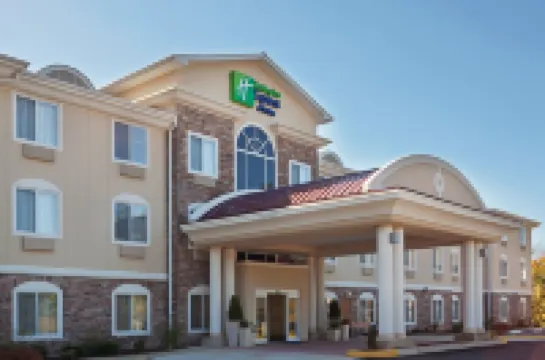 Holiday Inn Express & Suites MERIDEN by IHG Hotels in New Haven County