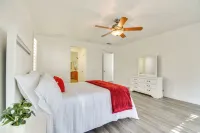 4 Mi to Dtwn Merced: Spacious Home w/ Yard! - parking