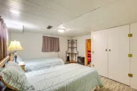 Cozy Helper Home w/ Fenced Yard, Pets Welcome - parking