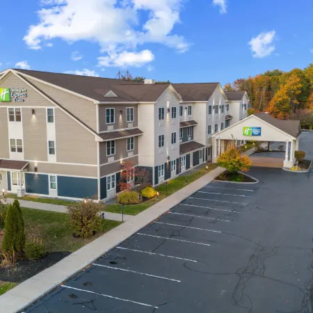 Holiday Inn Express & Suites HAMPTON SOUTH-SEABROOK by IHG