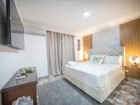 Stylish 1r-1b Apt Near the Beach and Main Street - Private Pools