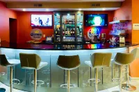 Clarion Inn & Suites - bar