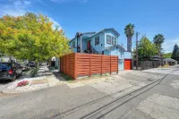 Walk to UC Davis Medical Center! Duplex w/ Patio - Condos