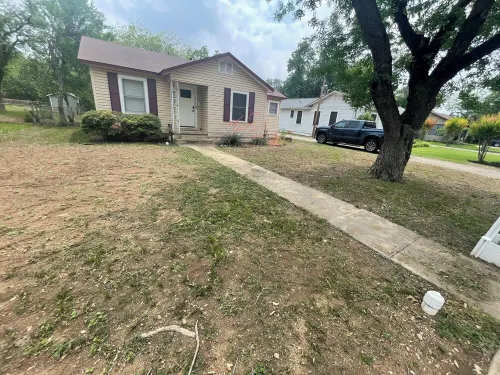 Charming 2-bedroom house in welcoming quiet Hondo w HEAT AC, WiFi, cable