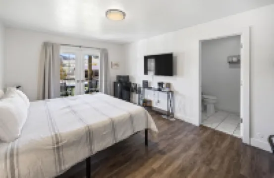 Happy Trails West Inn