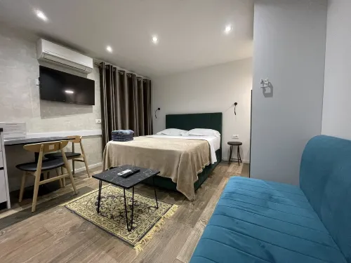 Le petite Central Studio Apartment 1 - Holiday Apartments