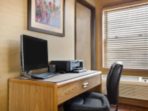 Super 8 by Wyndham Alton Hotels in Alton