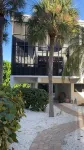 Island Townhouse Steps from the Ocean, Large Lanai, Heated Pool - Summer Avail