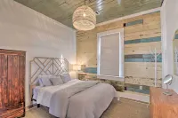 Near Beach and Strand Bright Cottage in Galveston - Spa