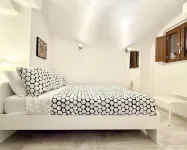 Apollo Home "Cozy and independent home near the Ursino Castle"