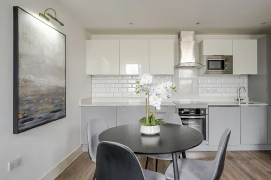 Luxurious 2 Bed Apartment with Free Parking, Sky Sports & Netflix, Chelmsford City Hotels in Chelmsford