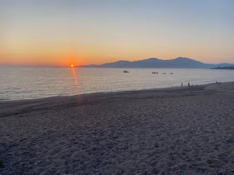 Rental in small condominium by the sea Agosta plage Hotels in Albitreccia