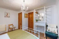 Stylish Garden Flat Near Loch Ness, Ideal for Families and Groups Hotels in Drumnadrochit