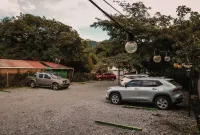 Socialtel Boquete - Formerly Selina Boquete - parcheggio