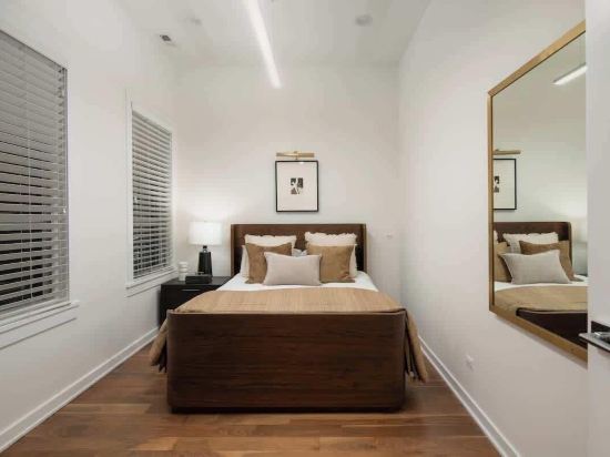 Luxury 4BD Gold Coast Penthouse With Deck Views