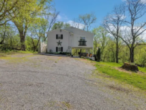 Riverside Serenity: A Picturesque Retreat 2 Bedroom Cottage by RedAwning Hoteles en Condado de Page