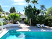 Spacious Retreat with Games - Villas